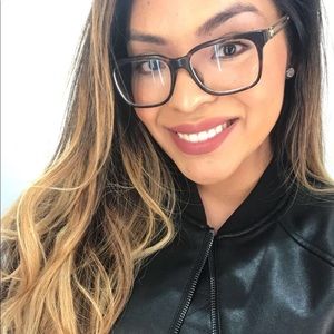 Meet your Posher, Alma